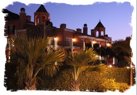Hotel Cordial at night
